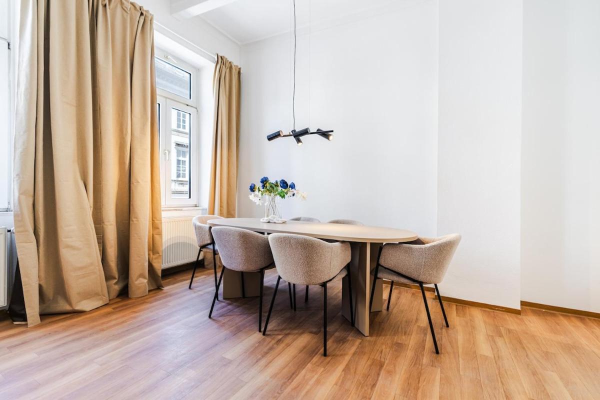 3 Bedroom - Zentral - Geraeumig - Parkhaus - Wifi - Kaffee - Netflix Appartement