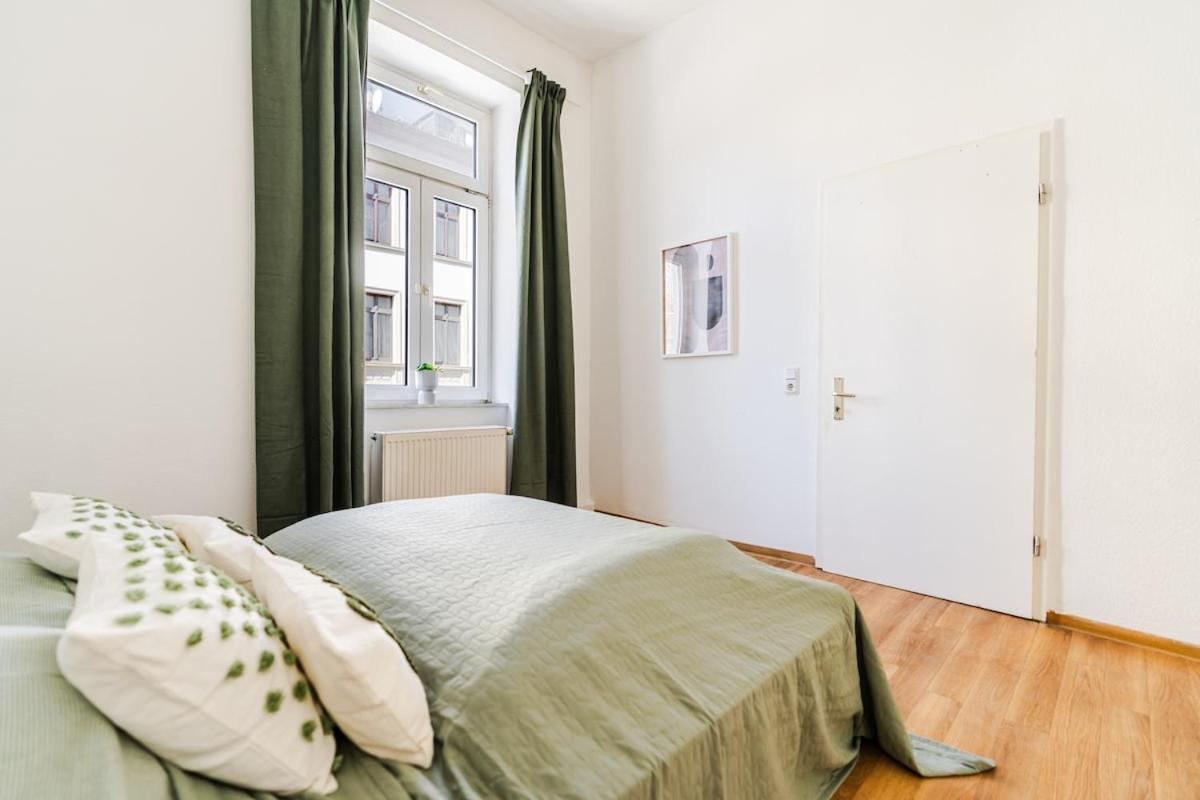 3 Bedroom - Zentral - Geraeumig - Parkhaus - Wifi - Kaffee - Netflix Appartement Wiesbaden