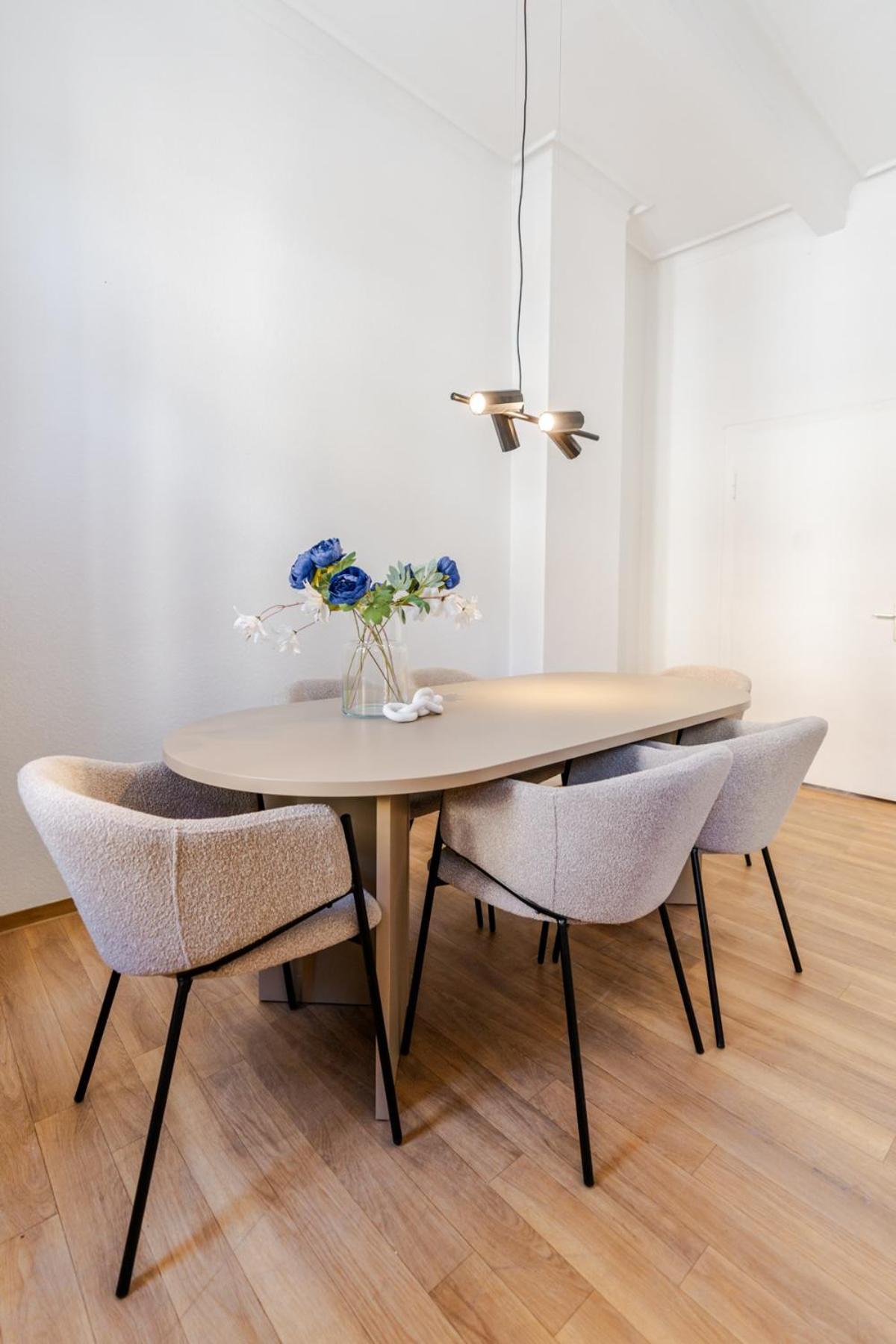 3 Bedroom - Zentral - Geraeumig - Parkhaus - Wifi - Kaffee - Netflix Wiesbaden